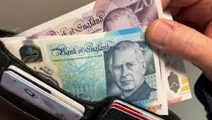 بدء تداول العملة البريطانية بصورة الملك تشارلز بدلا من ;إليزابيث;