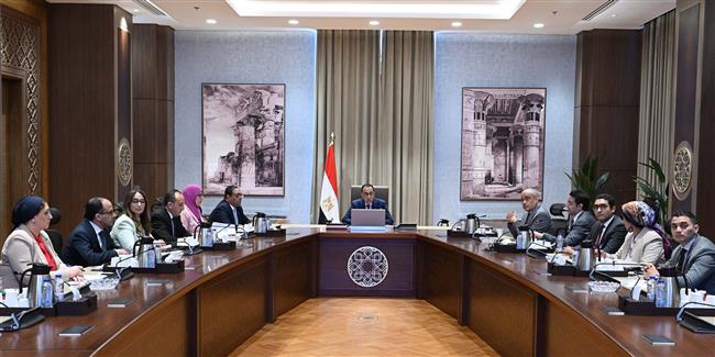 رئيس الوزراء يلتقي مسئولي مجموعة ;العربي; لاستعراض المقترحات الخاصة بزيادة نسب التصنيع المحلي لمختلف المنتجات