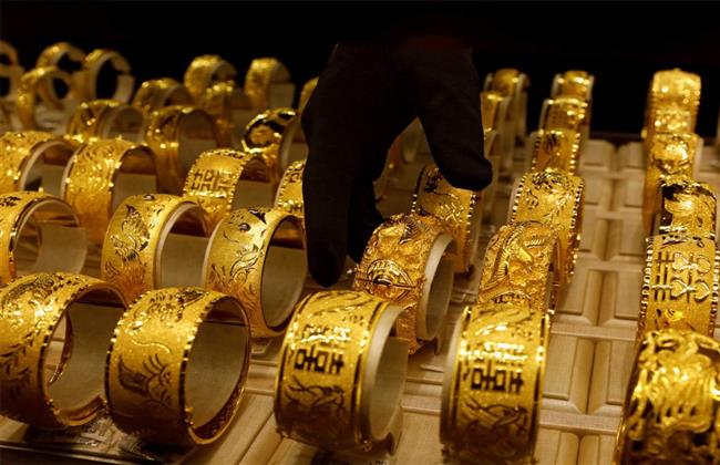 سعر الذهب اليوم الإثنين في مصر عيار  يسجل مفاجأة 