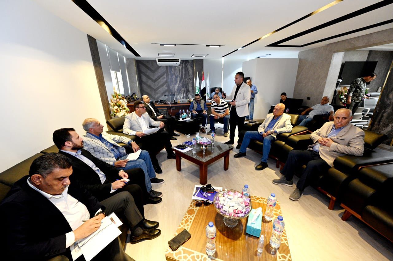المهندس شريف الشربيني وزير الإسكان خلال اجتماع عقده بمقر جهاز مدينة دمياط الجديدة