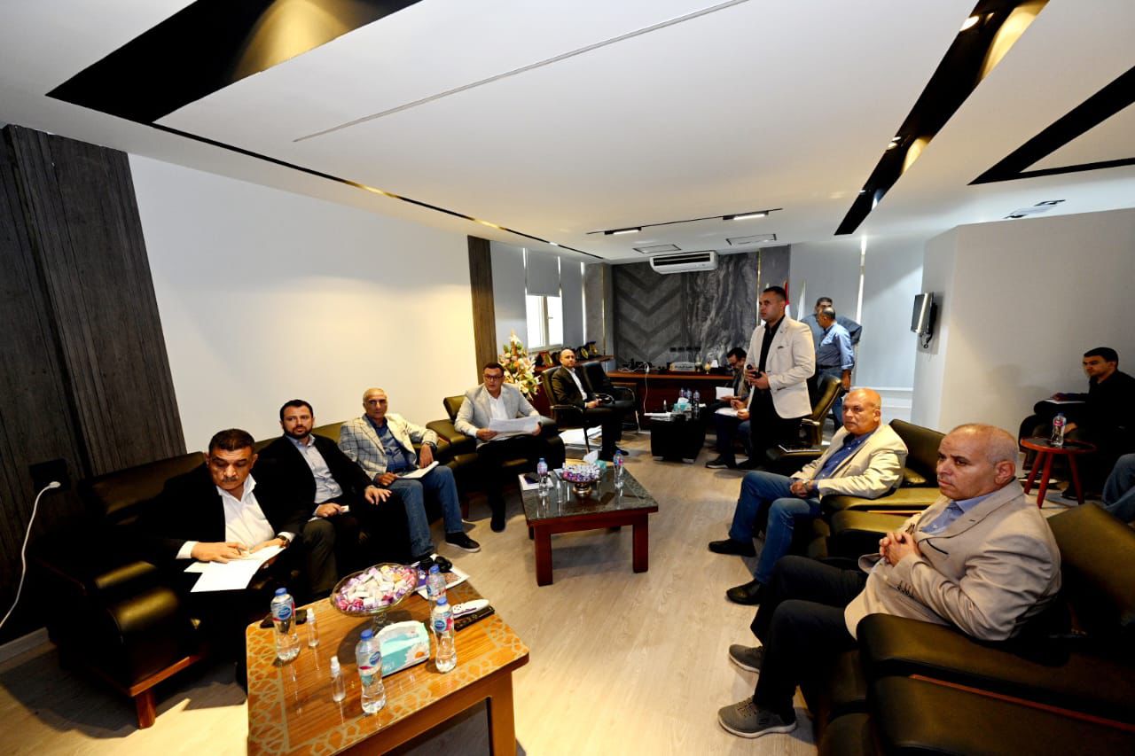 المهندس شريف الشربيني وزير الإسكان خلال اجتماع عقده بمقر جهاز مدينة دمياط الجديدة