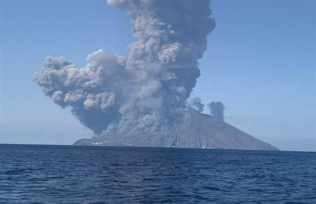 السلطات الإيطالية ترفع حالة التأهب في جزيرة سترومبولي بعد رصد نشاط بركاني