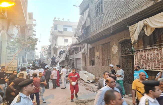 انهيار عقار الساحل محافظة القاهرة تخلي العقارات المجاورة وإعانات عاجلة للمتضررين| صور 