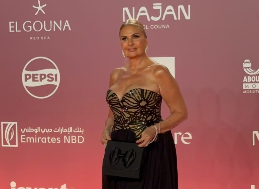 يسرا بإطلالة جريئة وأمينة خليل بأكمام طويلة.. نجوم الجونة يتألقون في حفل عمر خيرت| صور 