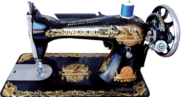 قصة ماكينة الخياطة الأمريكية ذات الرداء المصرى<br>ذروة الخيال فى تصميم  الملابس - الأهرام اليومي