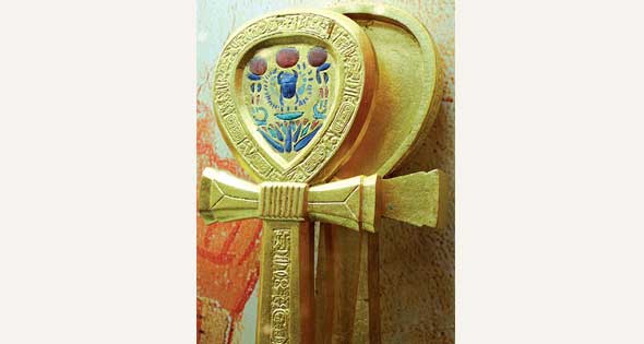 يرمز لعطاء النيل وتوازن الطاقة بجسم الإنسان مفتاح الحياة «رمز الخير فى  مؤتمر شرم الشيخ» - الأهرام اليومي