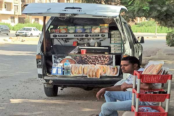 وراء كل مشروع قصة كفاح .. «عربات الأغذية» تتحدى البطالة - الأهرام اليومي