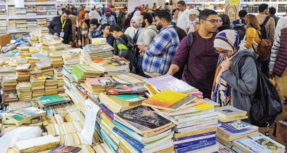 فى «سور الأزبكية».. البحث عن الكتب النادرة - الأهرام اليومي